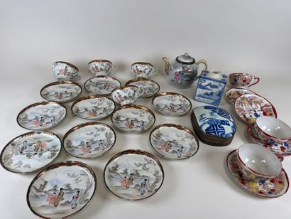 ASIE,XXe.
Partie de service à café en porcelaine...