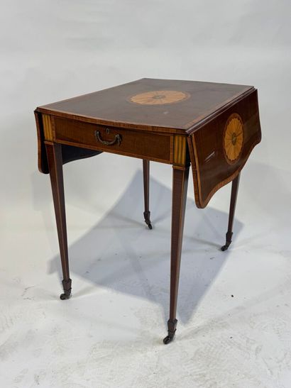 Small shuttered table in wood and marquetry...