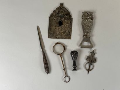 Lot comprenant en argent fourré, métal doré...