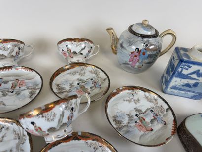 ASIE,XXe.
Partie de service à café en porcelaine...
