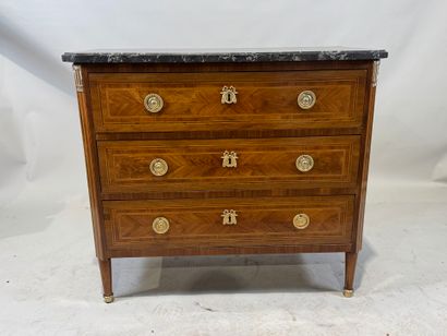 Wood and light wood marquetry chest of drawers...