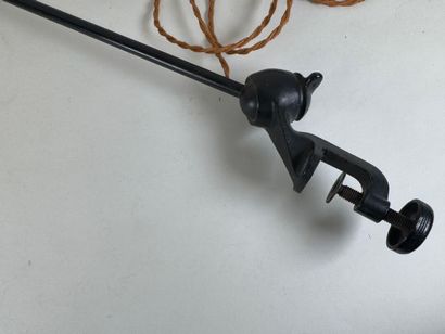 Lampe d'atelier en métal laqué noir.
H. 78...