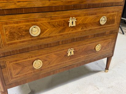 Wood and light wood marquetry chest of drawers...