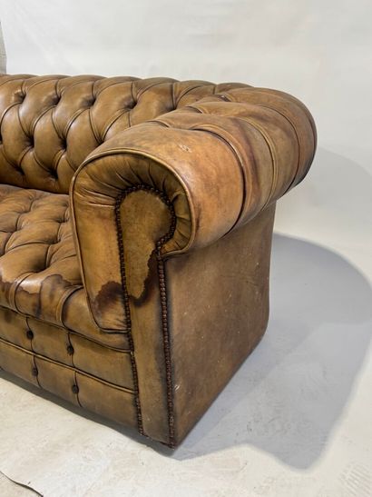 Brown leather Chesterfield sofa.
76 x 170...