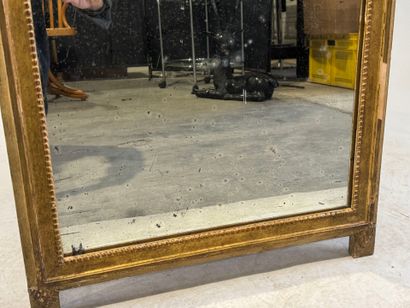 Gilded wood mirror decorated with strings...