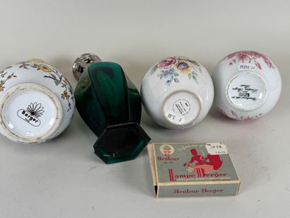 Quatre lampes BERGER en porcelaine et faïence...