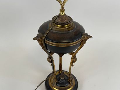 Lamp stand in bronze and green lacquered...
