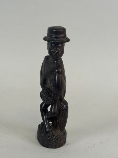 MADAGASCAR, XXe.
Joueur d'accordéon.
Sujet...