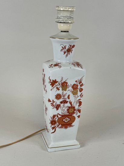 Porcelaine de Paris.
Porcelain lamp on a...