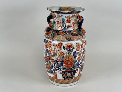 ASIA, 20th century.
Polychrome and gold porcelain...