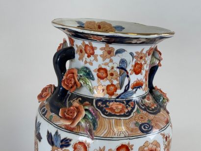 ASIA, 20th century.
Polychrome and gold porcelain...