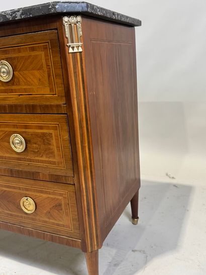 Wood and light wood marquetry chest of drawers...