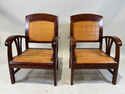 Pair of armchairs in exotic wood and bamboo.
80...