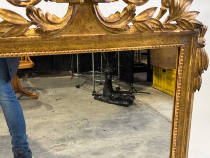 Gilded wood mirror decorated with strings...