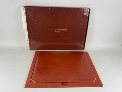 Rectangular desk blotter in brown leather...