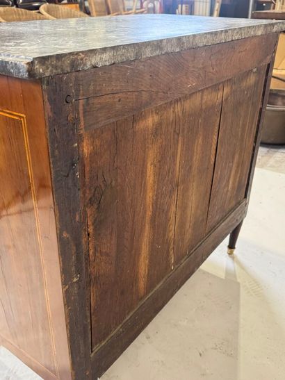 Wood and light wood marquetry chest of drawers...
