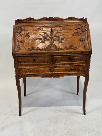 Small molded and carved wood desk opening...