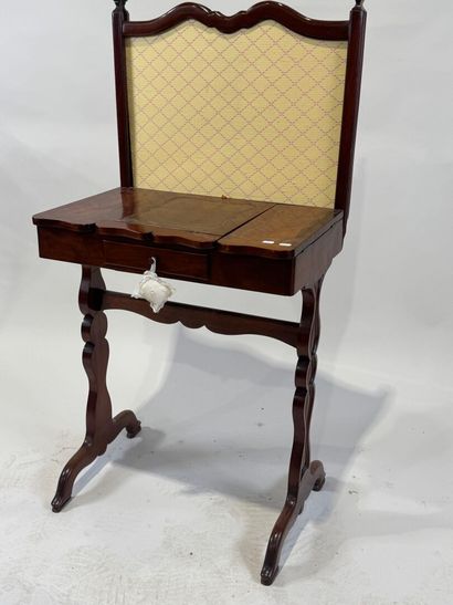 Moulded mahogany Billet doux opening with...