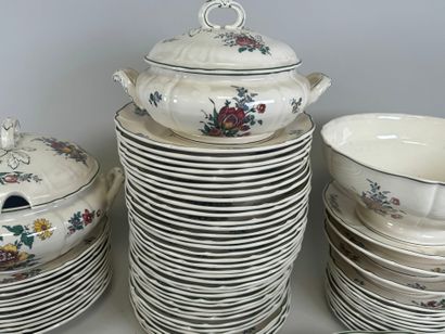 VILLEROY et BOCH.
Modèle METTLACH.
Importante...