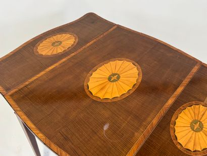 Small shuttered table in wood and marquetry...
