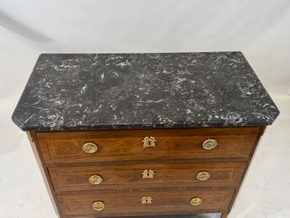 Wood and light wood marquetry chest of drawers...