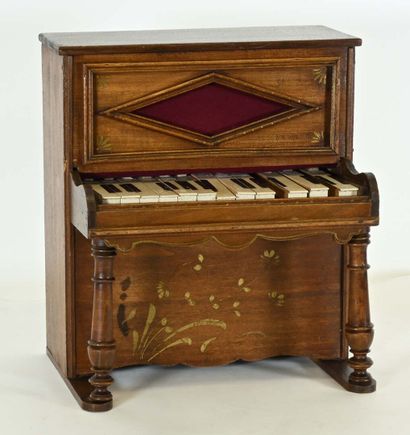 Mobilier de Poupée:
 - Piano en bois pies...