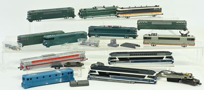 Twelve cases of Ho electric and diesel locomotives:
CC40101,...