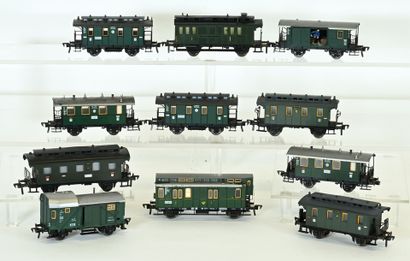 FLEISCHMANN, Ho 11 wagons, complets à dépoussiérer:
...