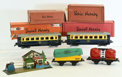 HORNBY échelle 0 et divers:
 - HORNBY 4 wagons...