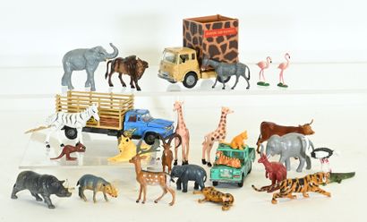 CORGI 2 animal transport trucks and a land...