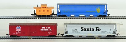 BACHMANN et divers, Ho, 4 wagons complets,...