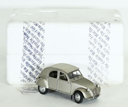 FRANKLIN MINT, Citroën 2CV gris or, 1/24th...