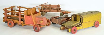 Lot de 4 véhicules en bois incomplets dans...