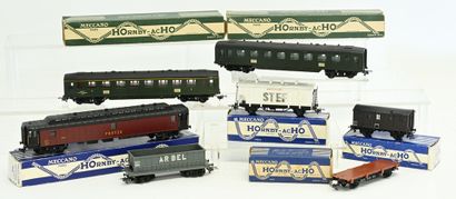 HORNBY Ho, 6 SNCF cars to be dusted as is:
-...