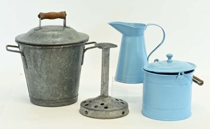 Accessoires de poupée:
 - 1 lessiveuse complète...