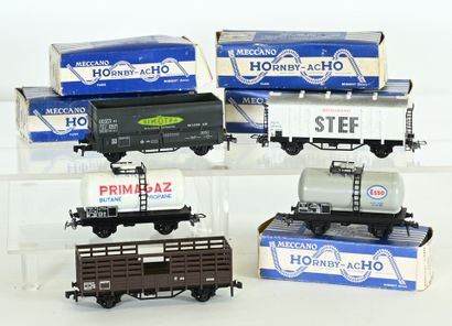 HORNBY, Ho, 5 freight cars, near mint condition,...