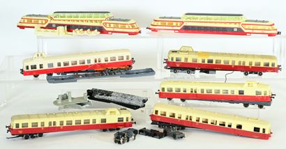Set of 7 railcar bodies, including 2 panoramic...