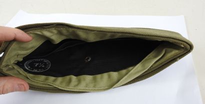 CANADA, 2nd GM.
Khaki canvas cap, dated 1944,...