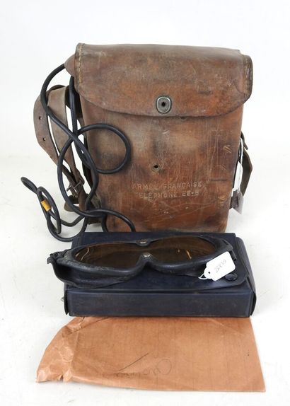 France, 20th century.
Field telephone in...