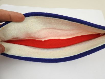 Class hat in tricolor wool.
20th century.
Good...