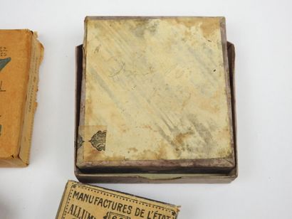France, 1st and 2nd World War.
Packs of cigarettes...