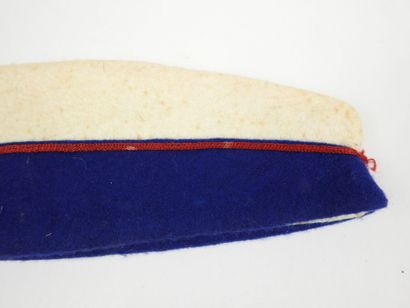 Class hat in tricolor wool.
20th century.
Good...