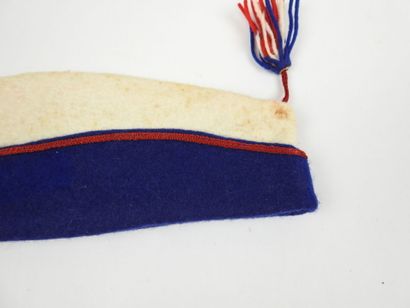 Class hat in tricolor wool.
20th century.
Good...