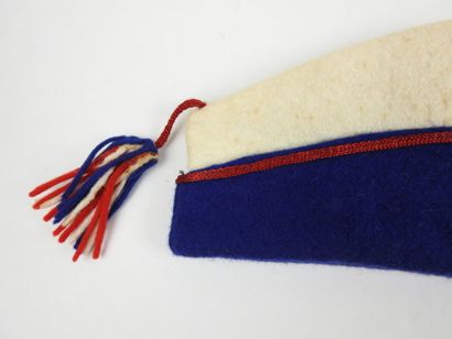 Class hat in tricolor wool.
20th century.
Good...