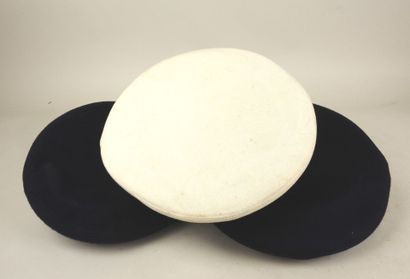 FRANCE, 20th century.
Three Air Force caps...