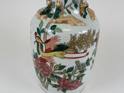 CHINA, 20th century.
Polychrome porcelain...