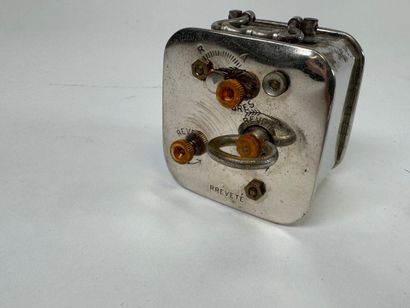 Small chrome-plated metal clock.
4.5 x 4.5...