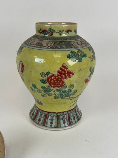 CHINA, 20th century.
Covered polychrome porcelain...