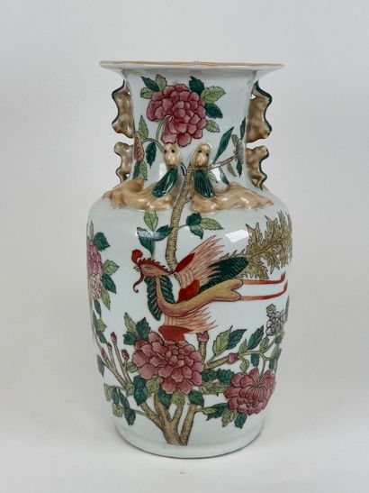 CHINA, 20th century.
Polychrome porcelain...