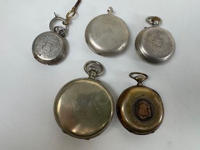 Lot of 5 metal and silver pocket watches.
D....